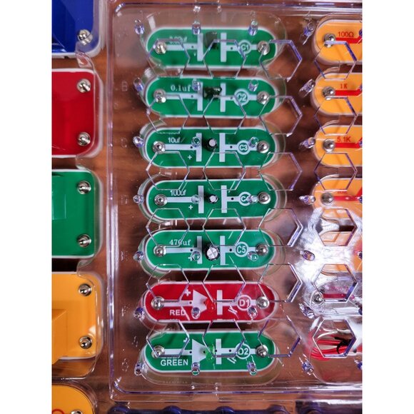 Snap Circuits Classic Electronics Exploration 60 Parts 300 Projects Ages 8+ STEM - Picture 4 of 16
